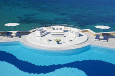 Een foto van een overzicht van Mykonos Grand Hotel & Resort
