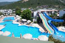 Een foto van een overzicht van Izer Hotel & Beach Club