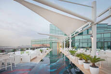 Een foto van het terras bij Jumeirah Creekside Hotel