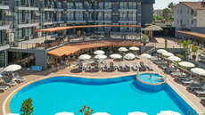 Ein Foto vom Pool im Clover Magic Park Side Hotel