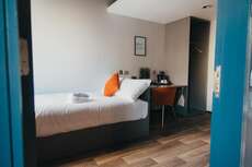 Een foto van Quarter by the Warren Collection