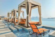 Ein Foto vom Pool im Royal Central Palm Jumeirah