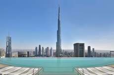 Ein Foto Address Sky View
