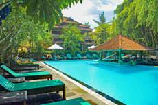 Een foto van het zwembad bij Hotel Puri Bambu