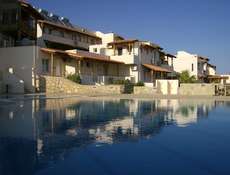 Een foto van het zwembad bij Creta Suites