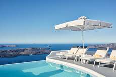 Een foto van een overzicht van Katikies Chromata Santorini
