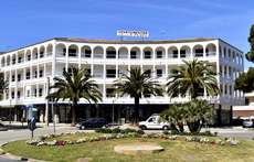 Een foto van de buitenkant van Arcos Playa Appartementen