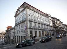 Een foto van de buitenkant van Hotel Carris Porto Ribeira