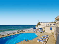 Een foto van een overzicht van Holiday Inn Algarve Armacao de Pera