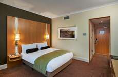 Ein Foto Crowne Plaza London Ealing