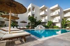 Een foto van een overzicht van Parasol Luxury Suites