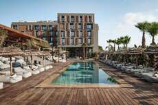 Een foto van het zwembad bij OKU Ibiza