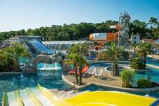 Een foto van het zwembad bij Camping Club Les Brunelles
