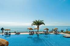 Ein Foto vom Pool im Hotel Baia Azul