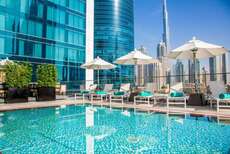 Een foto van het zwembad bij Pullman Dubai Downtown