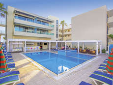 Een foto van het zwembad bij Philippion Hotel & Appartementen