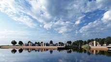 Een foto van een overzicht van EuroParcs Resort De Kraaijenbergse Plassen