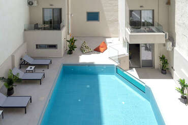 The City Hotel & Suites