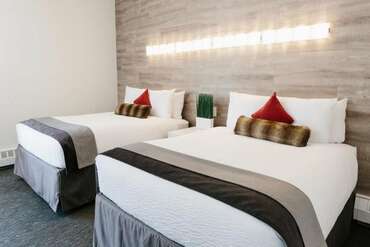 Elk & Avenue Hotel
