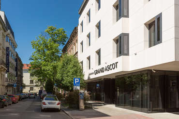Grand Ascot Hotel