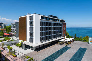 Lake Geneva Hotel