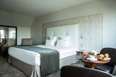 Le Parisis Hotel
