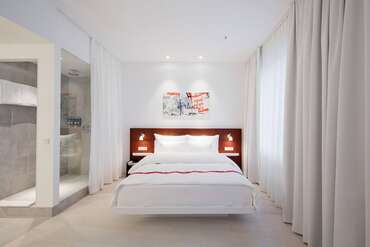 Ruby Marie Hotel & Bar