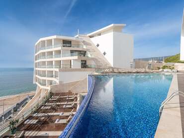 Sesimbra Oceanfront Hotel