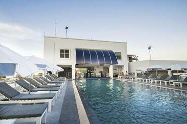 Flipper House Hotel