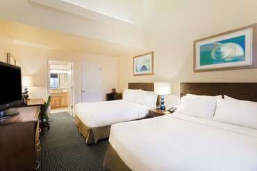 Holiday Inn & Suites Harbourside