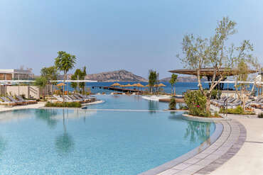 W Costa Navarino