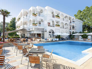 Kronos Hotel
