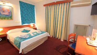 Triton Hotel Piraeus
