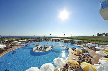 Hotel Cenger Beach Resort & Spa