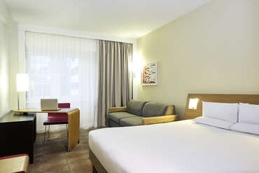 Novotel London West