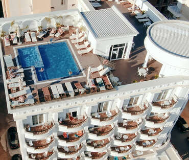 Empire Hotel