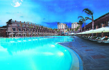 Cratos Premium Hotel & Casino
