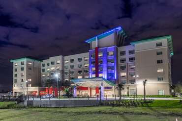 Holiday Inn Express & Suites Orlando At Seaworld