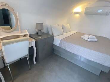 Aqua Serenity Santorini Luxury Suites