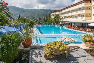 Koukounaria Hotel & Suites