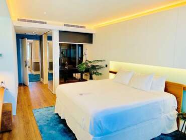 Holland House Beach Hotel
