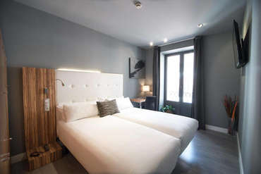 Petit Palace Tres Cruces Hotel