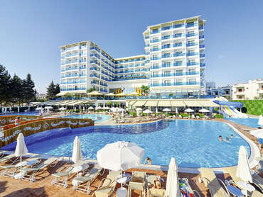 Azura Deluxe Resort & Spa