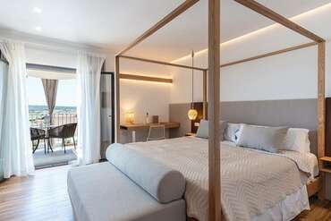 Ynaira Hotel