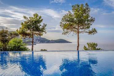 Akrotiri Beach Hotel