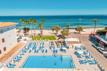 R2 Veronica Beach Hotel