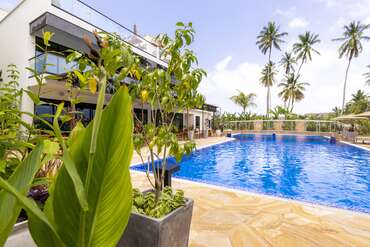 TOA Hotel & Spa