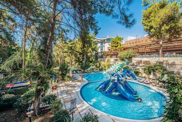 Utopia World Hotel