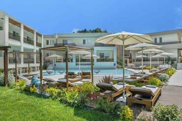 Mirablue Deluxe Residences