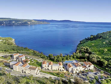 100 Rizes Luxury Seaside Resort
